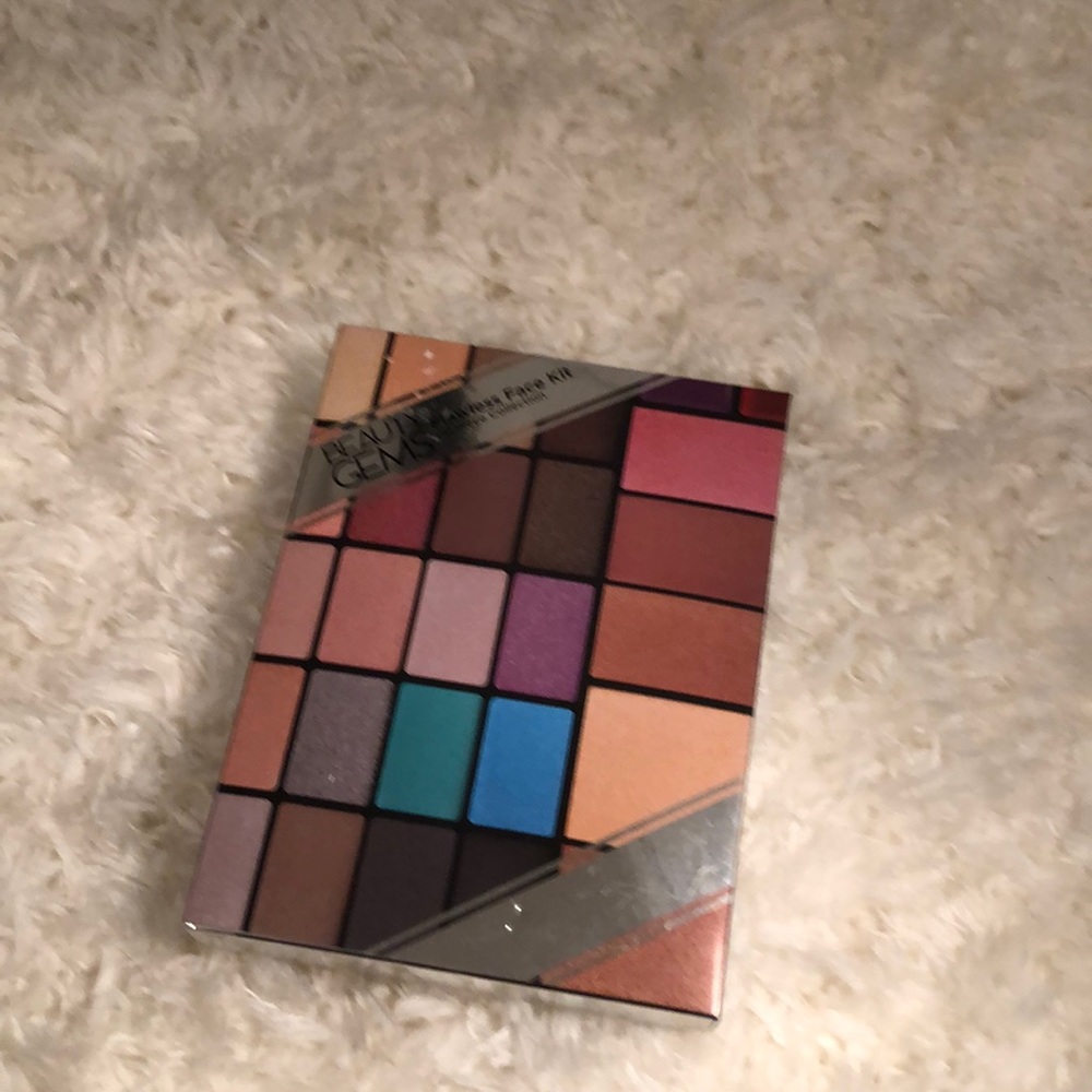 Beauty Gems Flawless Face Kit 50 piece collection